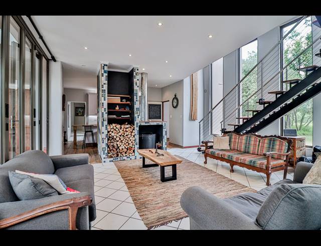 6 BEDROOM HOUSE SOLD IN LEEUWFONTEIN ESTATE